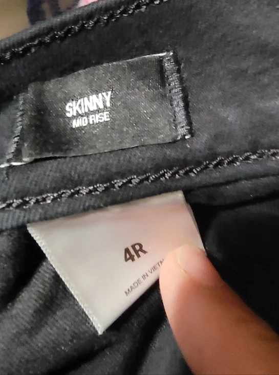 Express Black Women’s Skinny Jeans - Picture 2 of 3